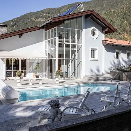 Villa 10 *